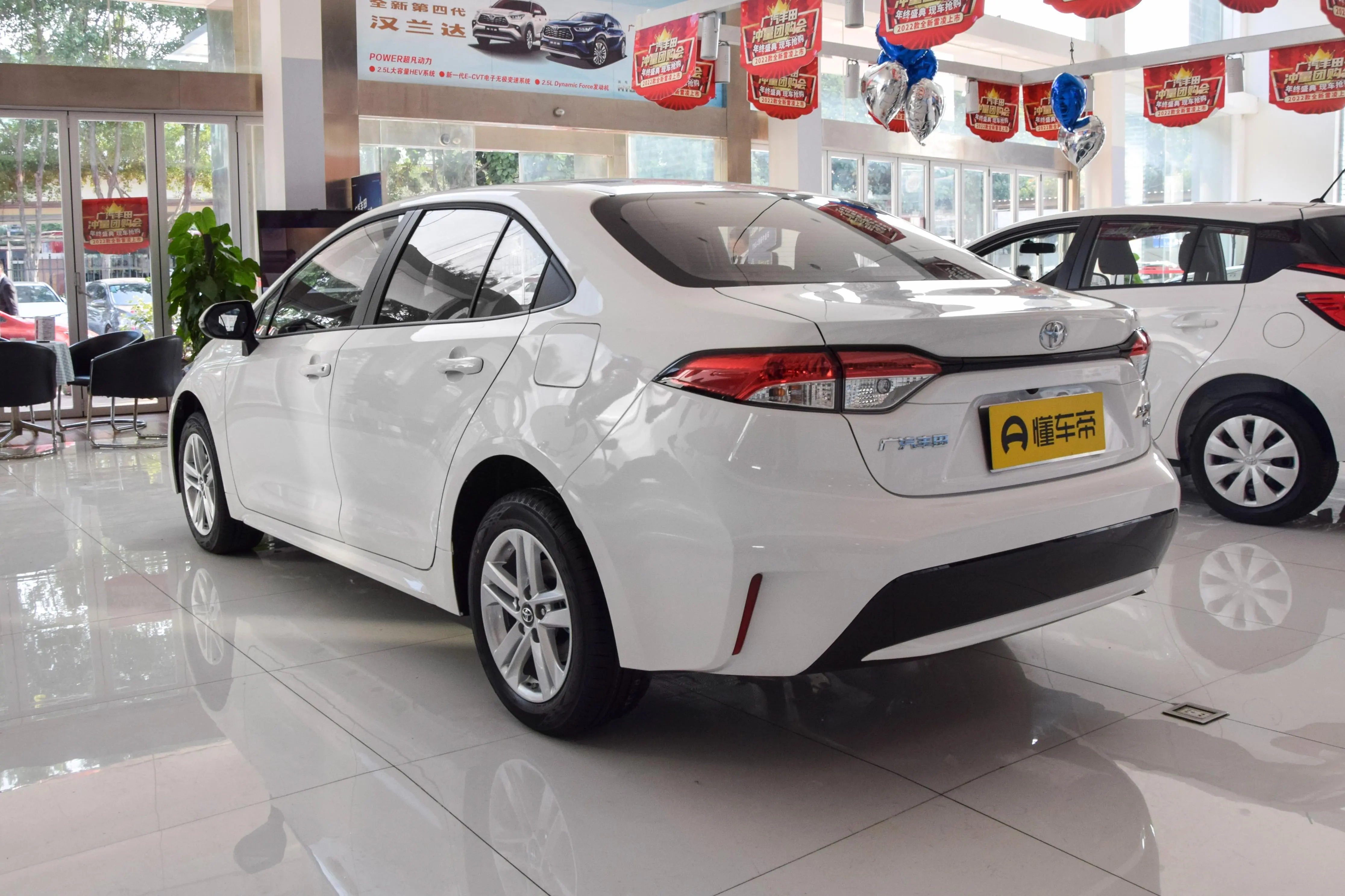 新车油耗低至41升100公里驾驶感受轻快试驾2022款雷凌双擎