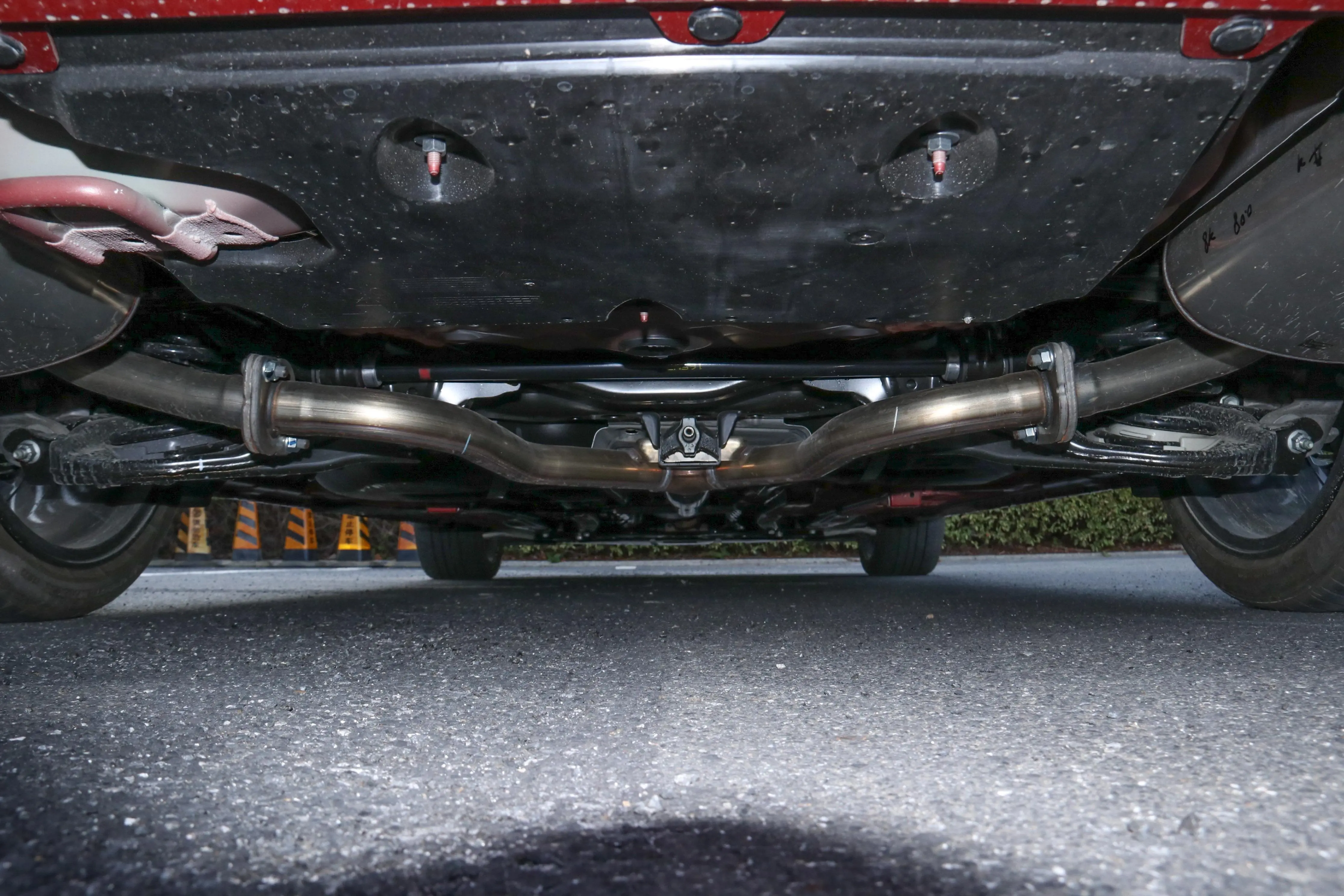 9万,轴距2825mm,油耗低至6.41l,天籁够诚意不?