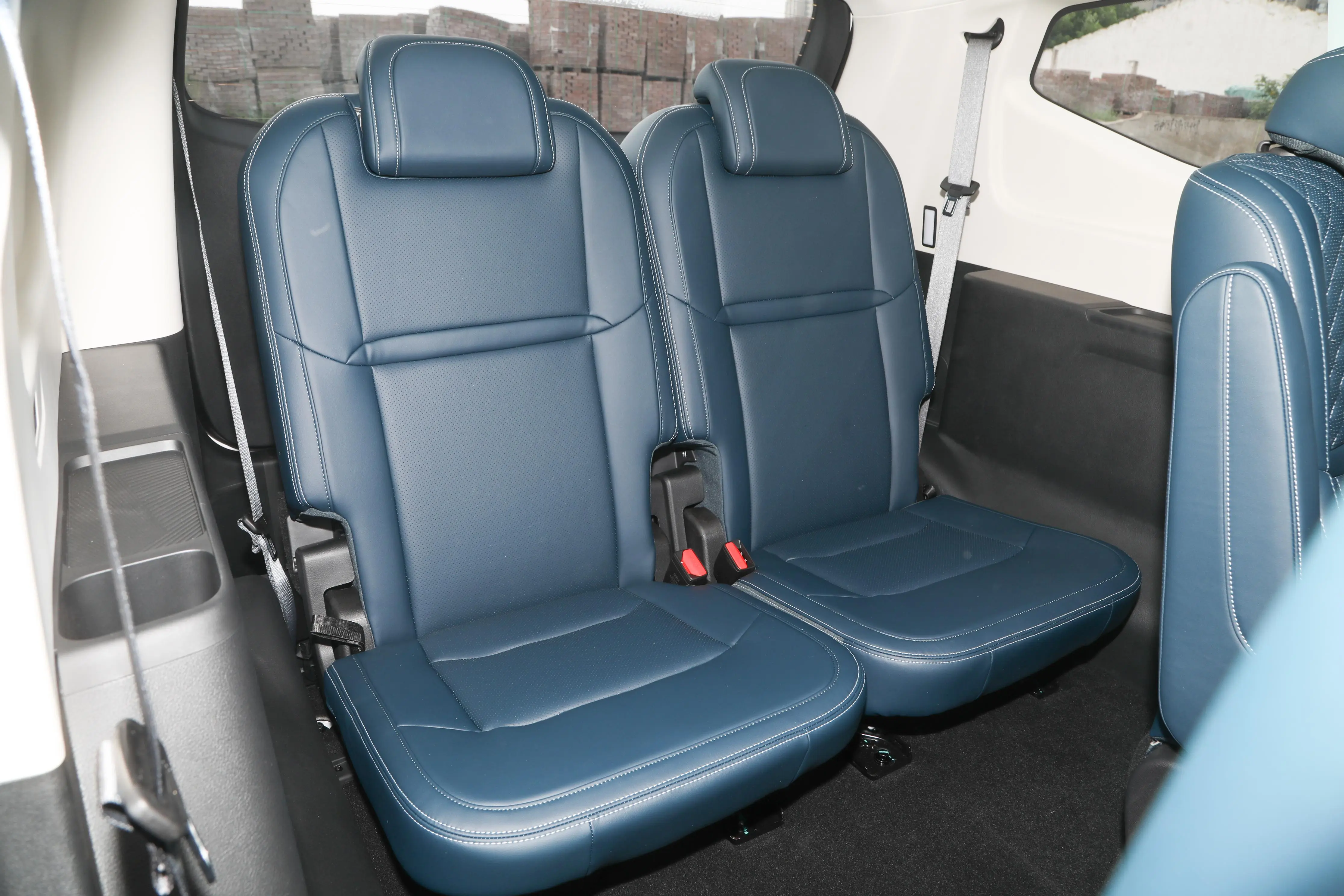 被忽略的吉利mpv,主打家用,11.98万起售,三排六座独立布局