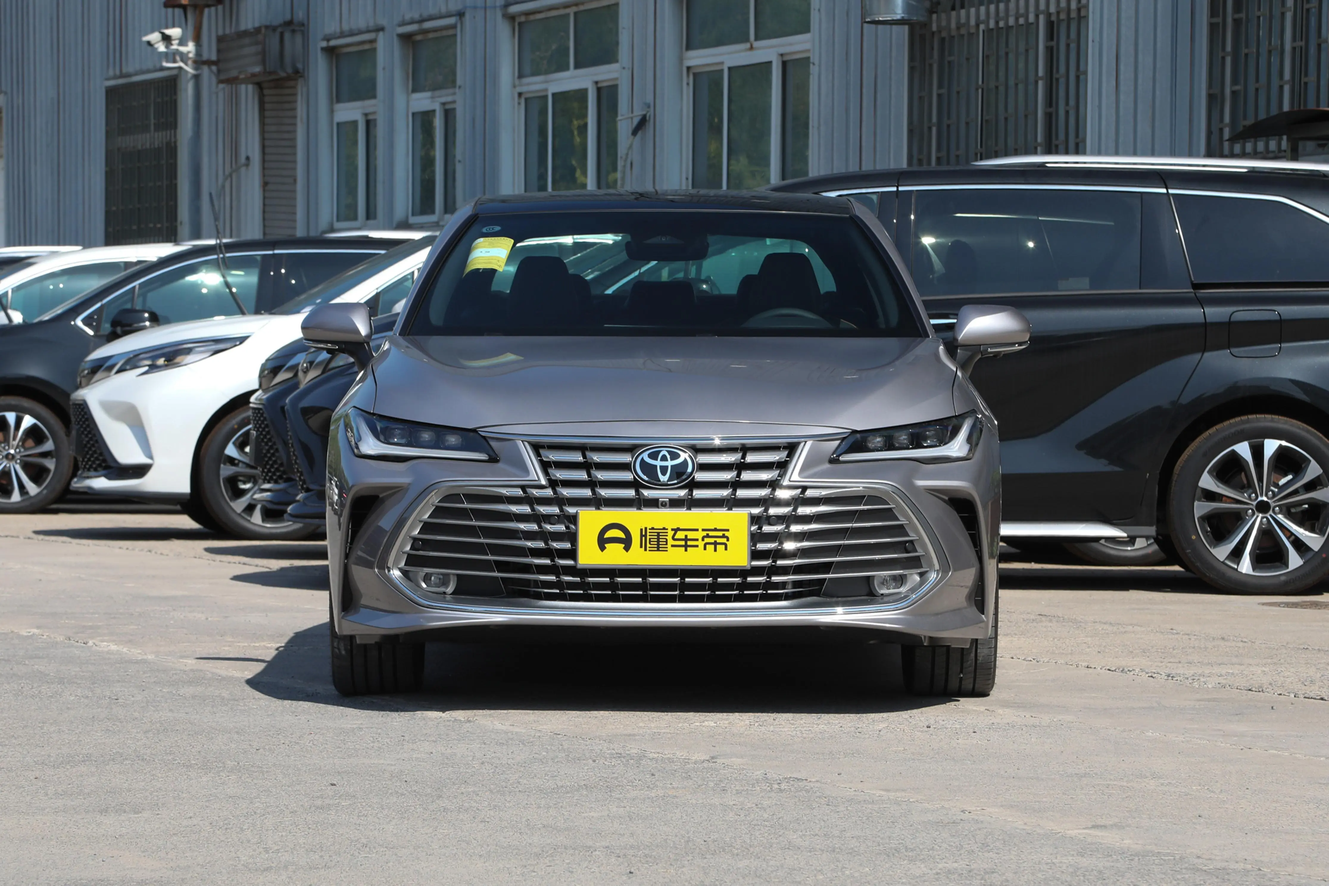 丰田亚洲龙采用20l双擎动力轴距2870mm值得考虑吗