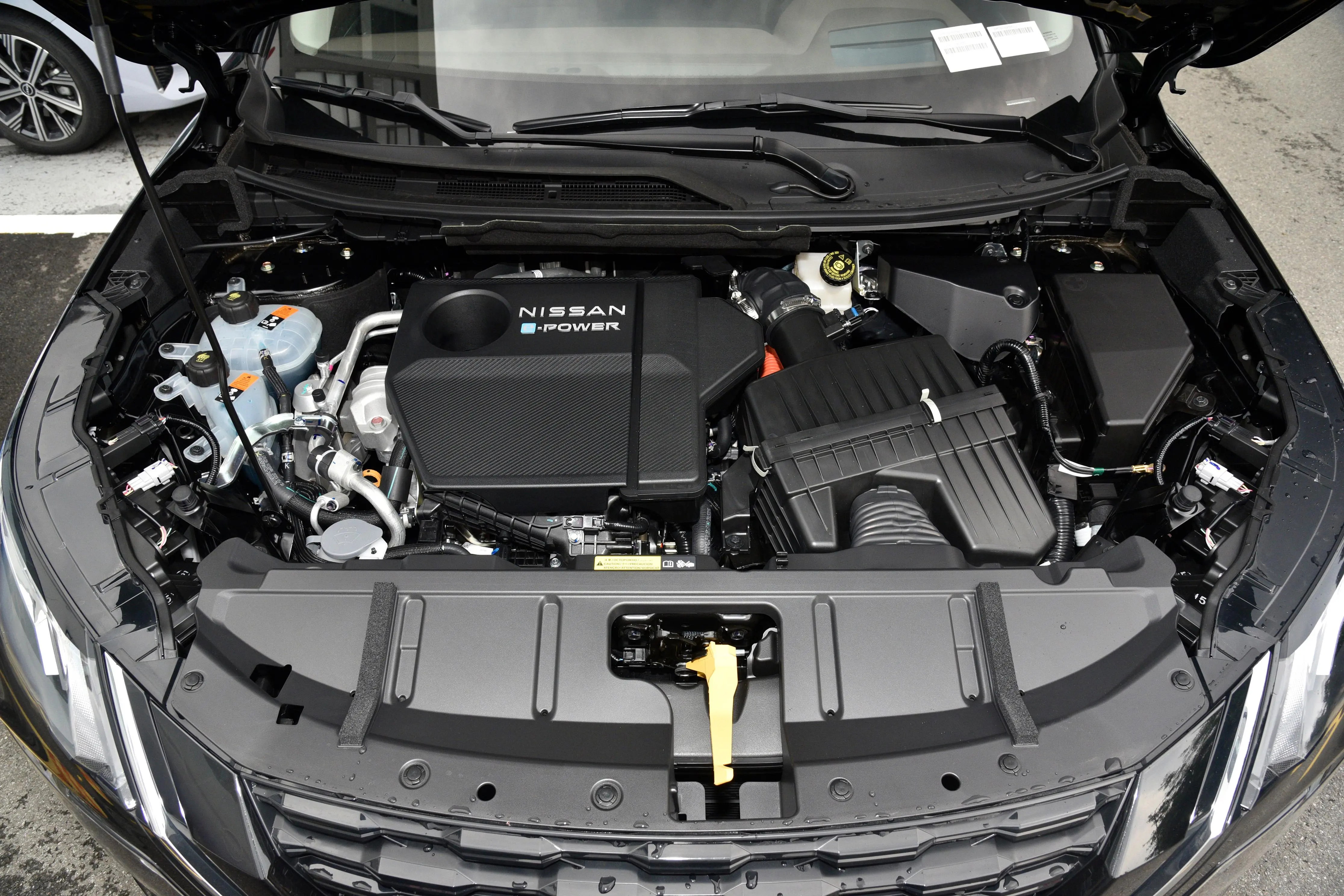 5t 3缸发动机,发动机最大功率为106kw,在发动机内有使用到可变压缩比