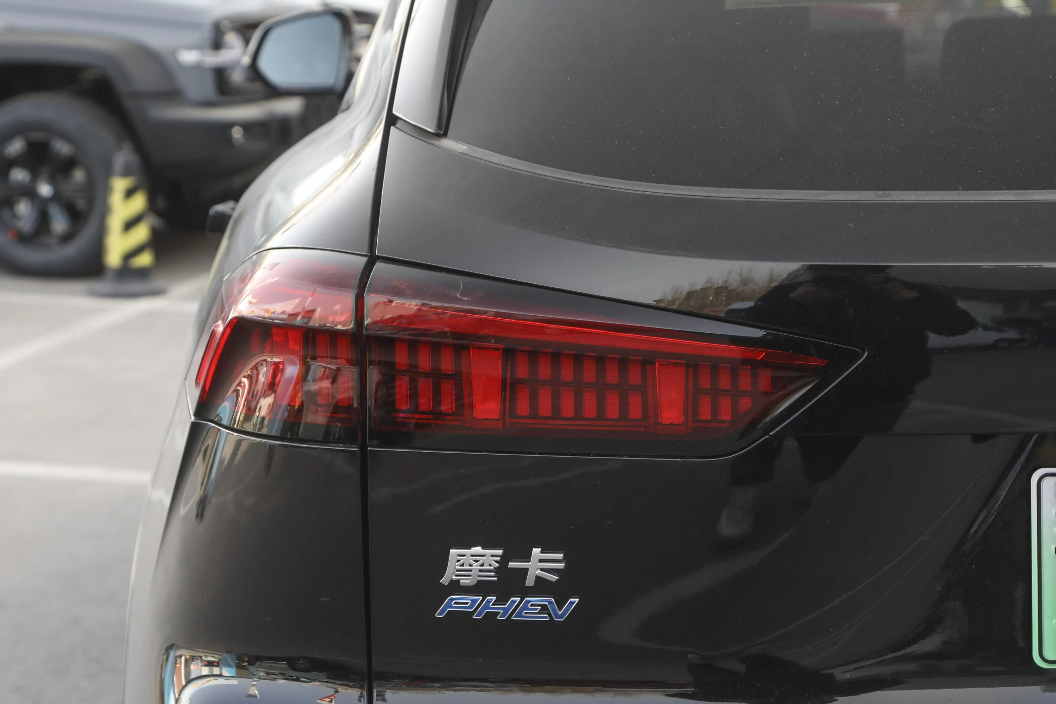 摩卡DHT-PHEV：破百4.8秒，综合油耗0.73L，空间大，售31.50万插图10