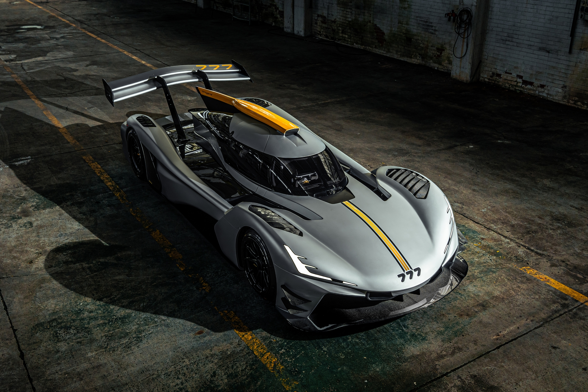 2025款 777 hypercar