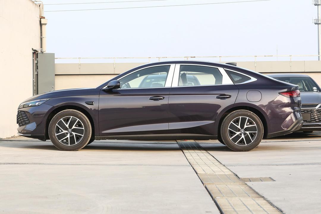BYD Qin L DM 2026, фото 4
