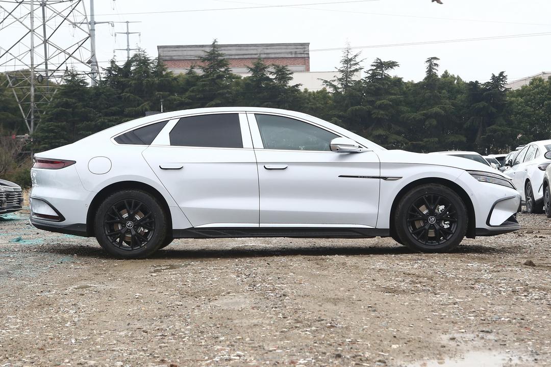 BYD Han DM 2026, фото 8