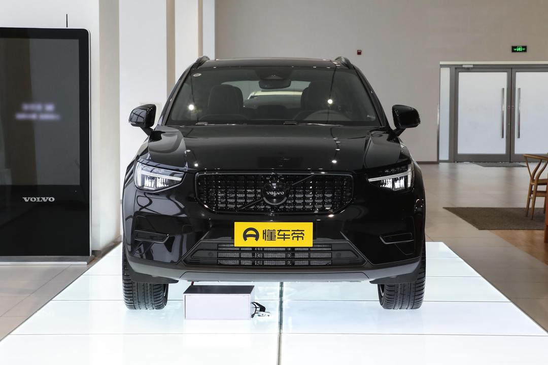 Volvo XC40 2026, фото 2