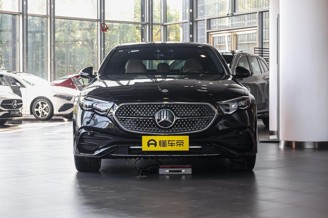Mercedes-Benz E-Class 2026, фото 2