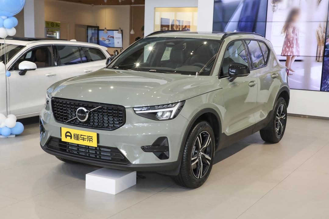 Volvo XC40 2026, фото 1