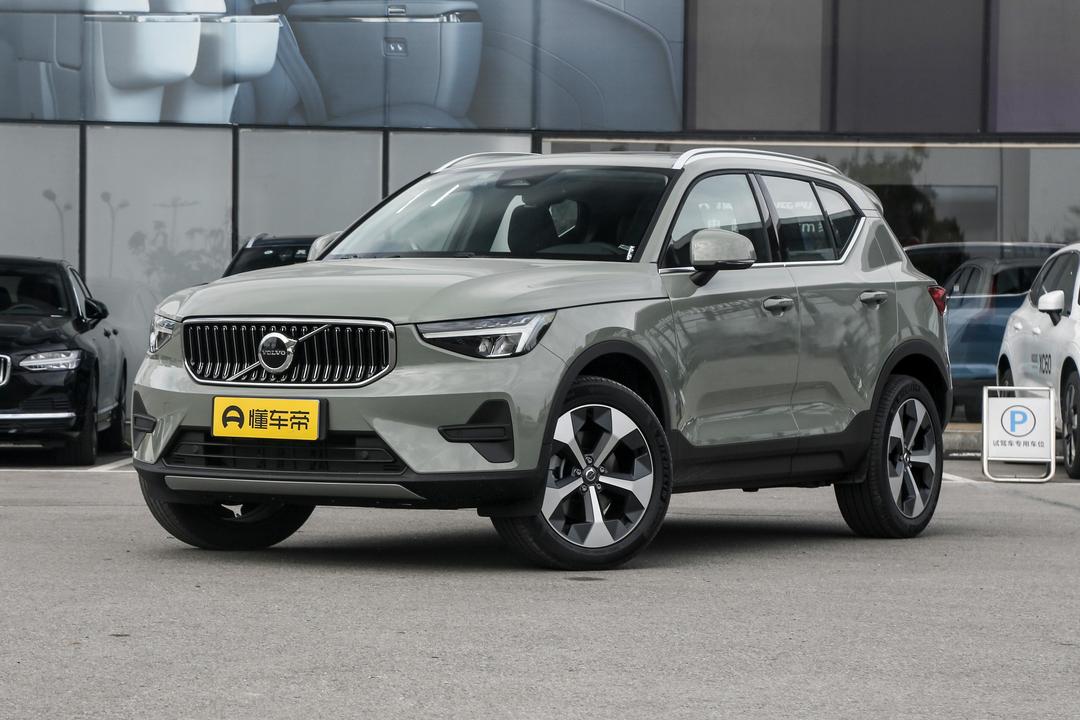 Volvo XC40 2026, фото 1