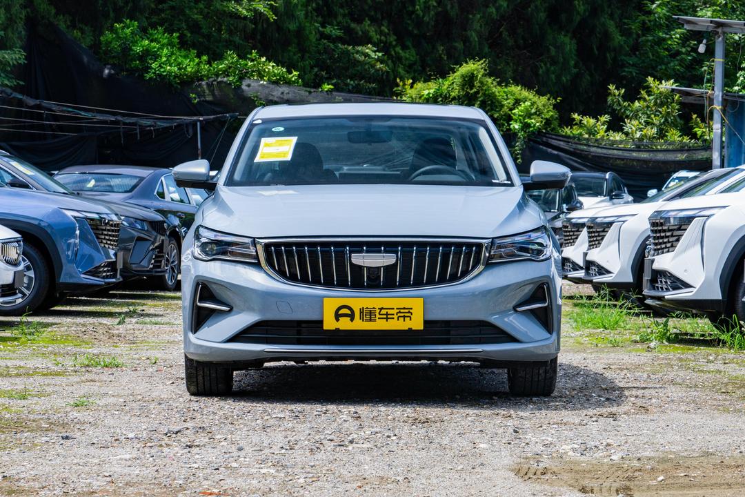 Geely Emgrand 2026, фото 2
