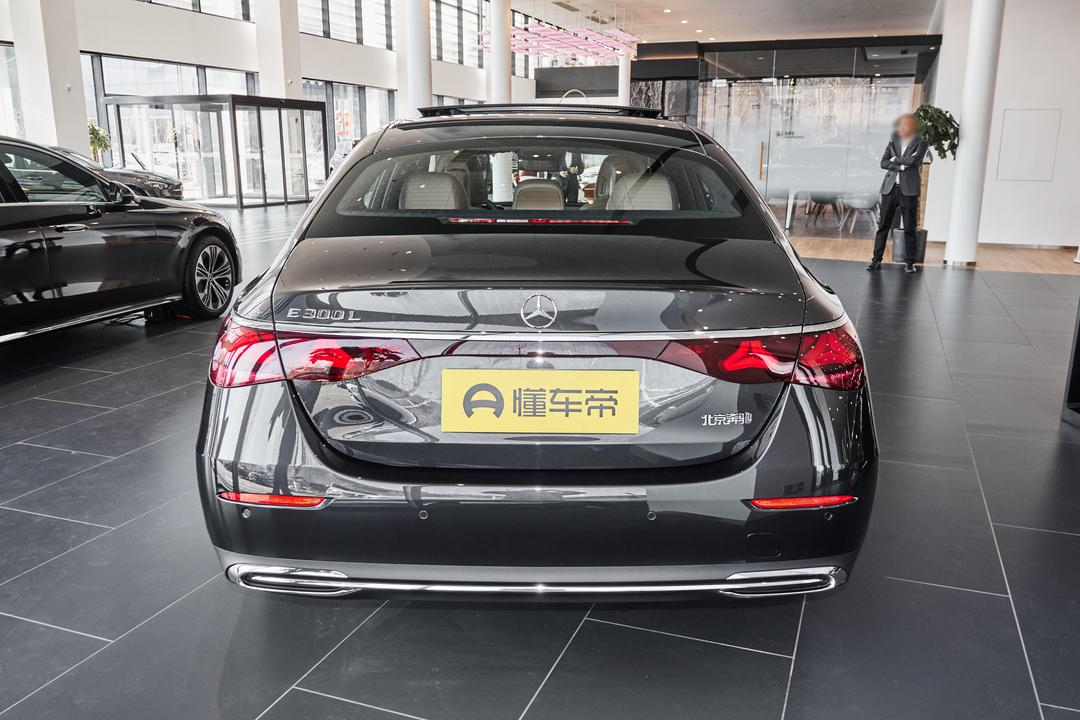 Mercedes-Benz E-Class 2026, фото 6