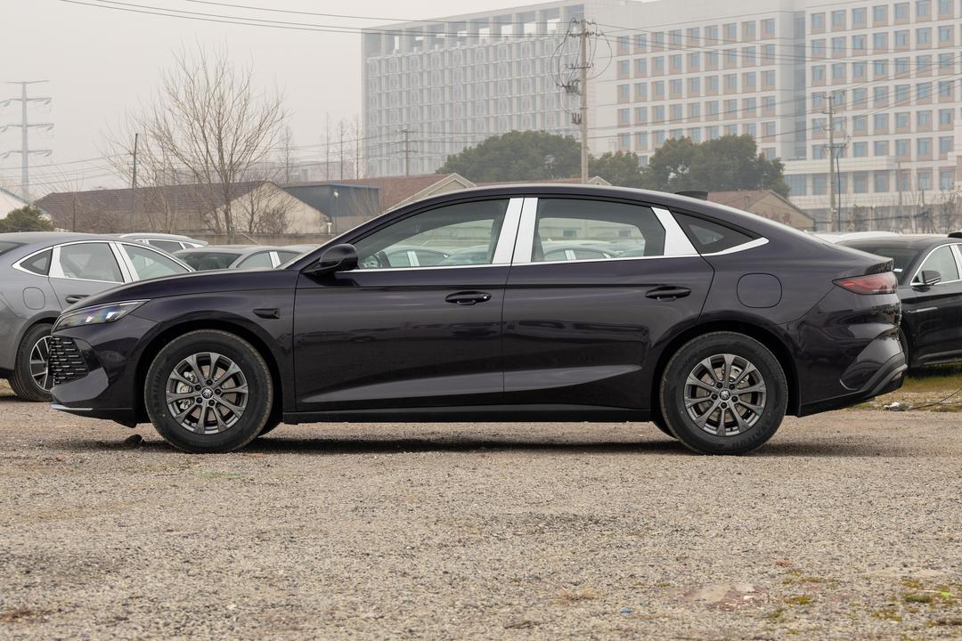 BYD Qin L DM 2026, фото 4