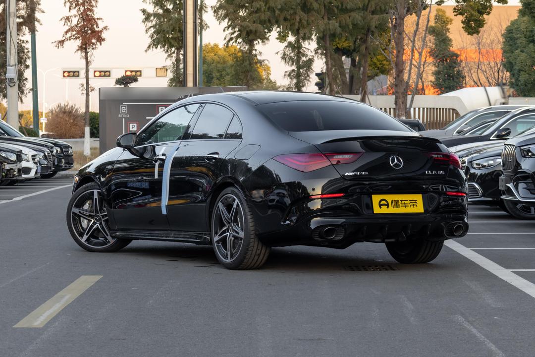 Mercedes-Benz CLA AMG 2026, фото 5