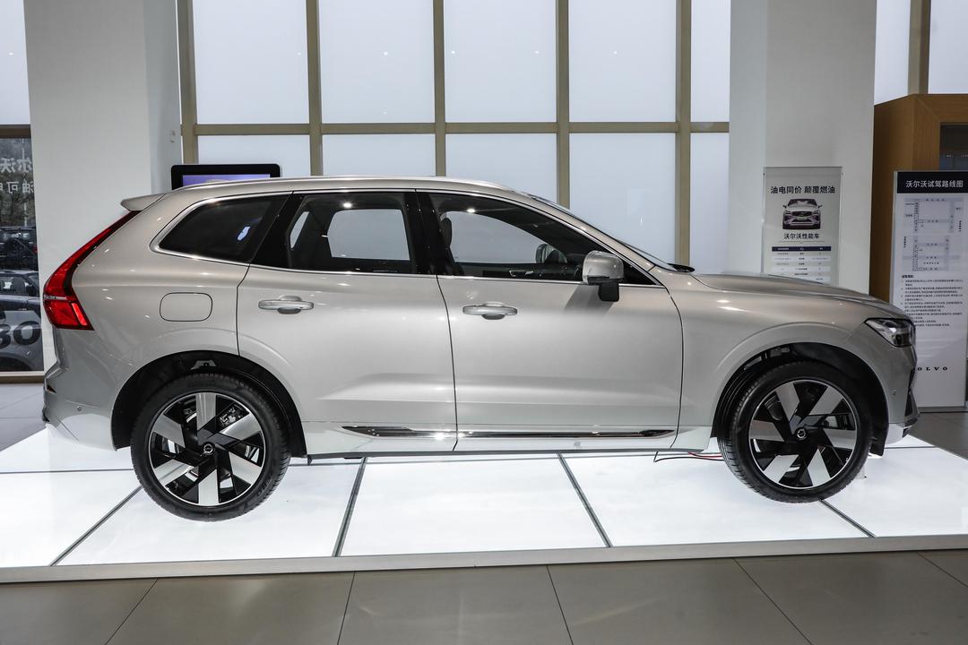 Volvo XC60 PHEV 2026, фото 8