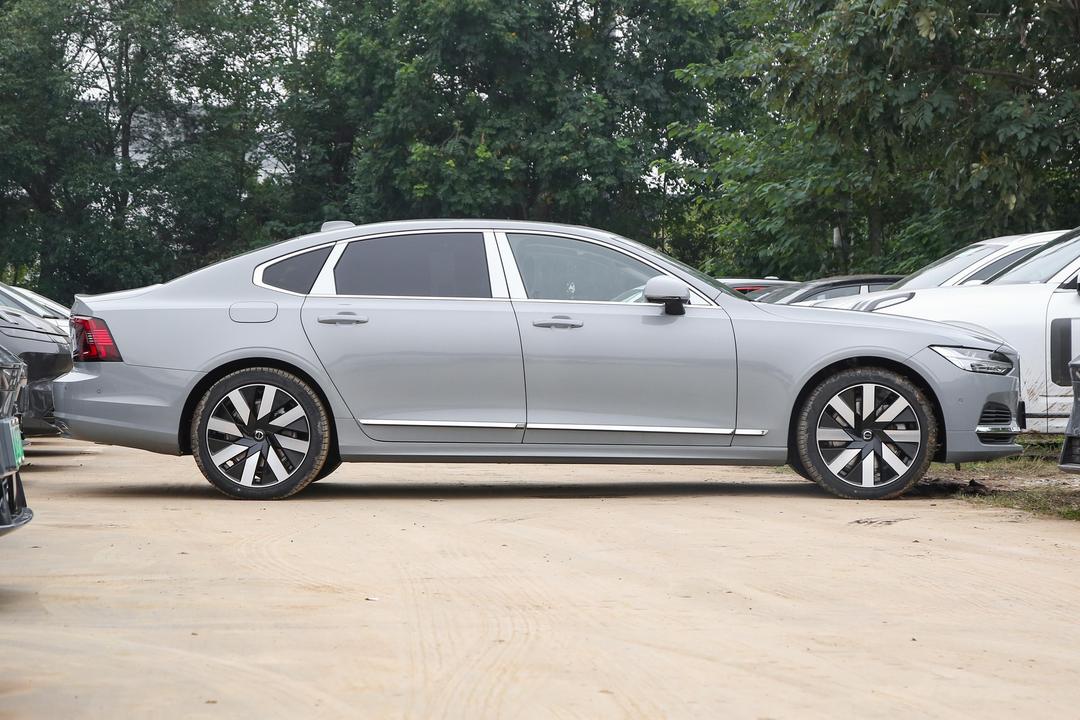 Volvo S90 PHEV 2026, фото 8