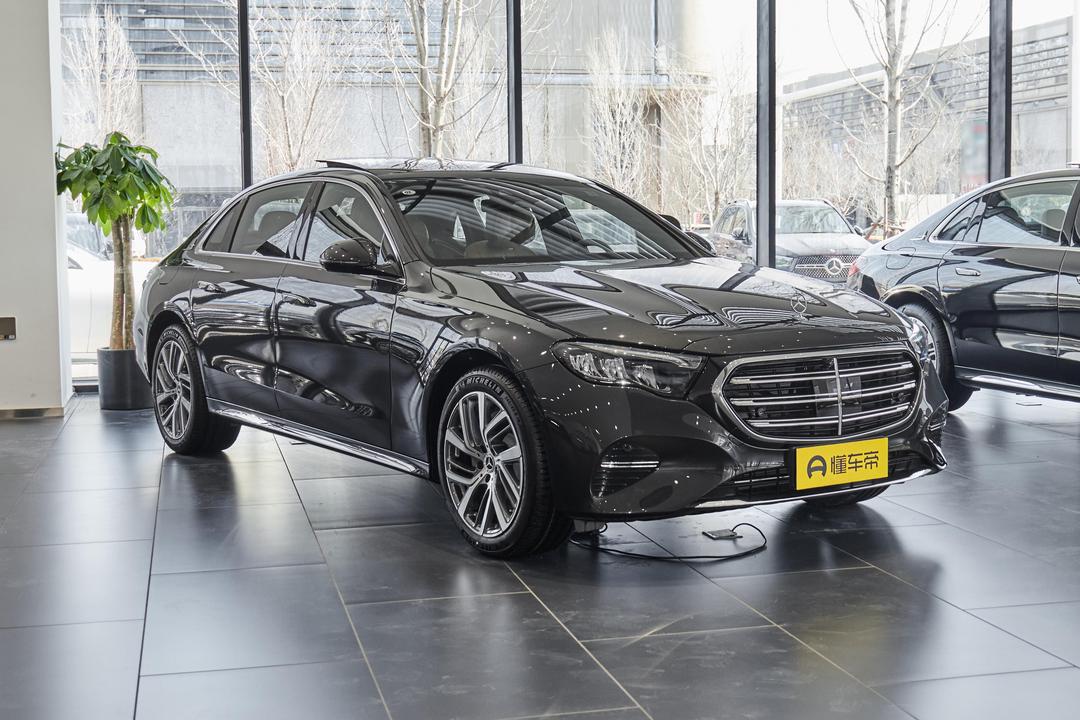 Mercedes-Benz E-Class 2026, фото 3