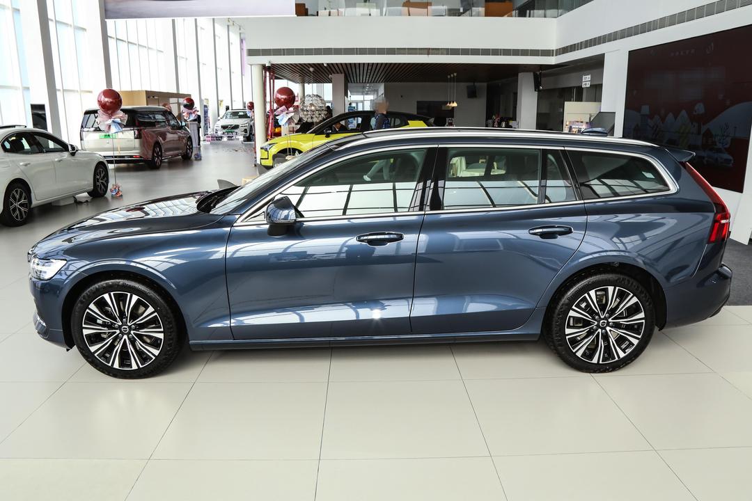 Volvo V60 2026, фото 4