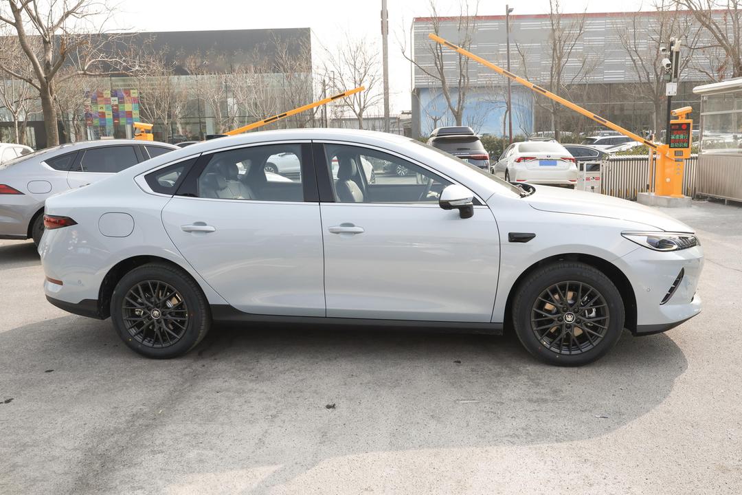 BYD Qin PLUS EV 2026, фото 8