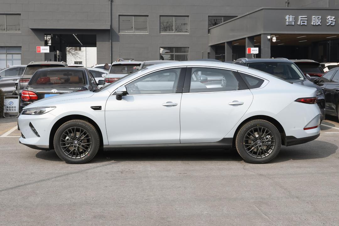 BYD Qin PLUS EV 2026, фото 4