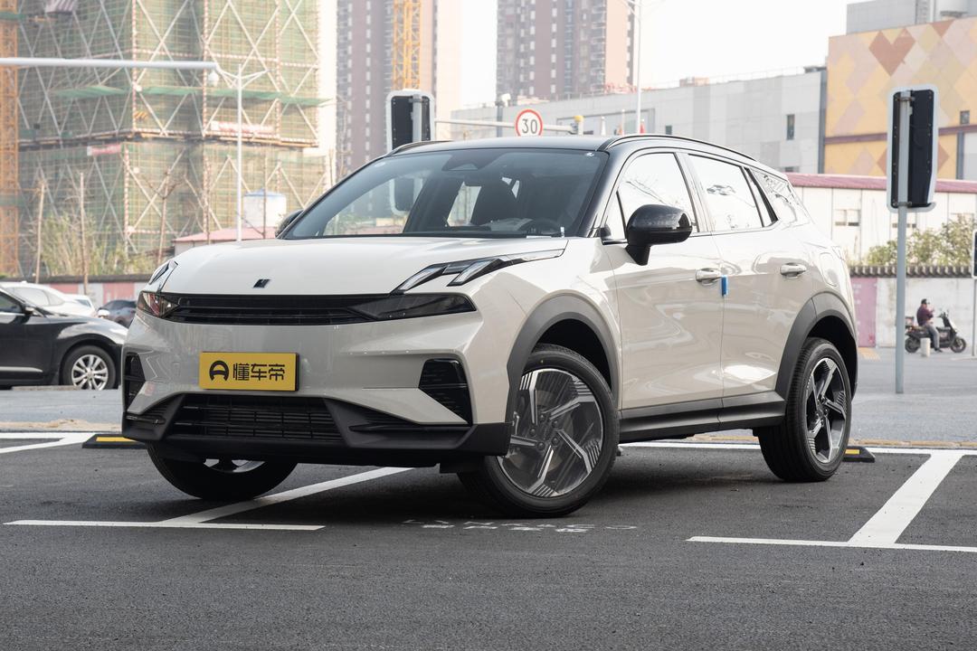 Lynk & Co 06