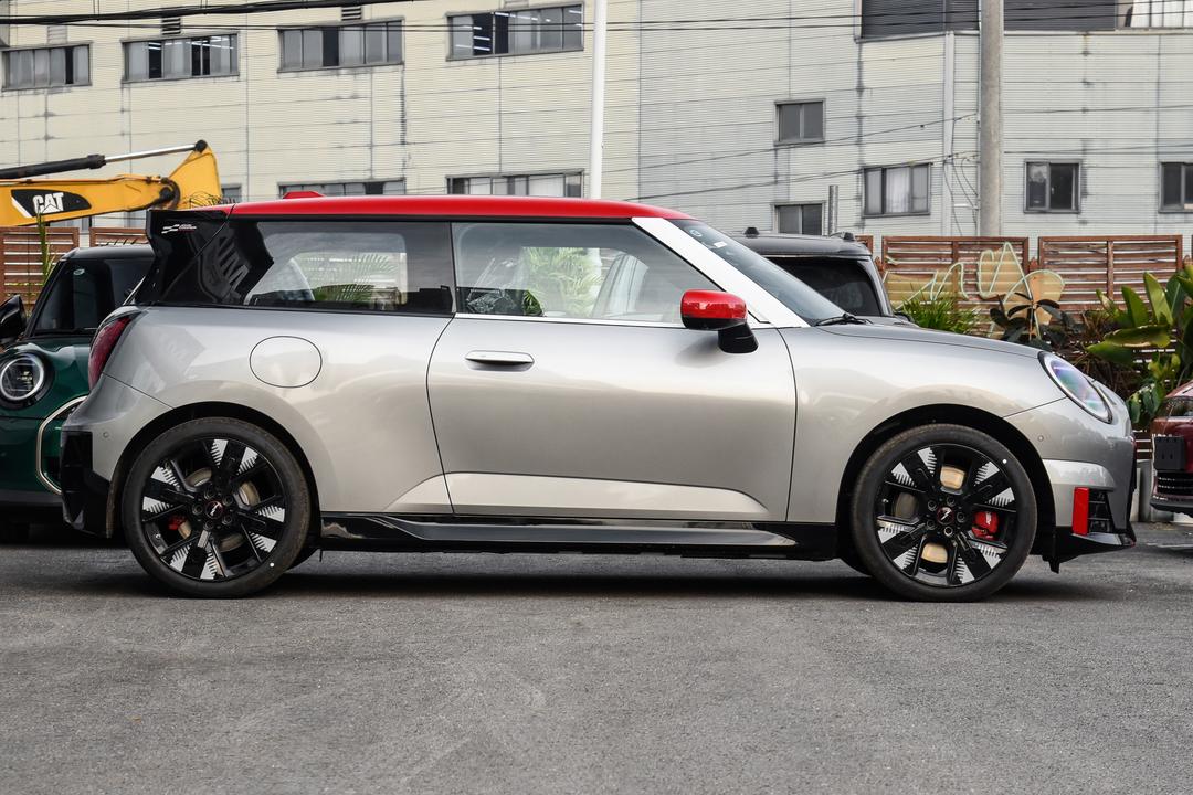 MINI JCW EV 2026, фото 8