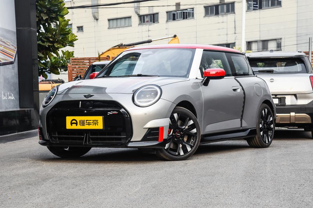 MINI JCW EV 2026, фото 1