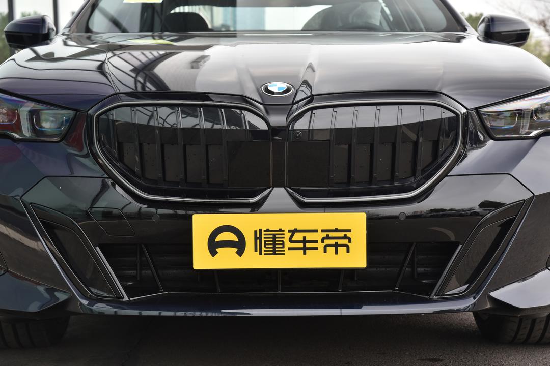 BMW 5 Series 2026, фото 10