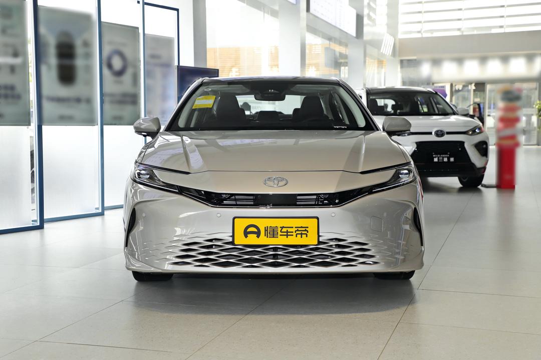 Toyota Camry 2026, фото 2