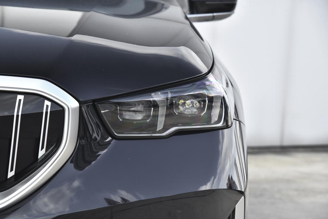 BMW 5 Series 2026, фото 11