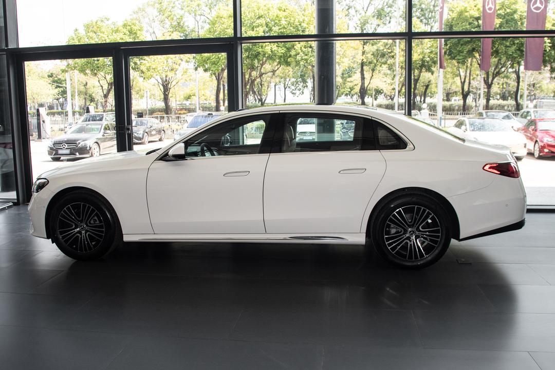 Mercedes-Benz E-Class 2026, фото 4