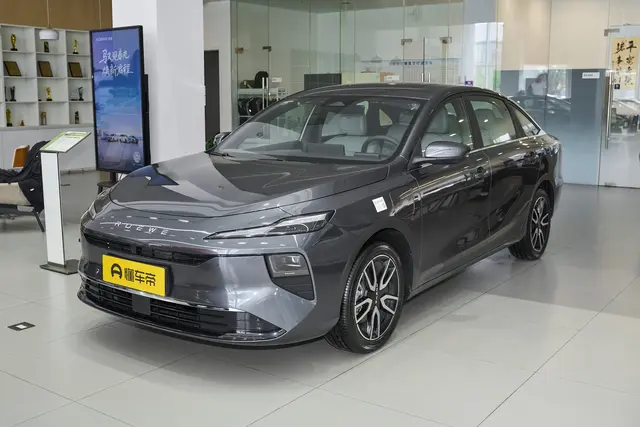 Roewe D6 2026 — купить из Китая под заказ
