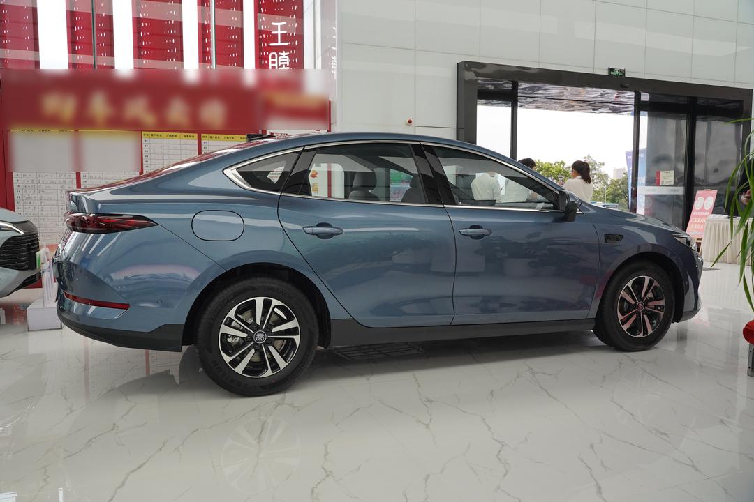 BYD Qin PLUS DM 2026, фото 8