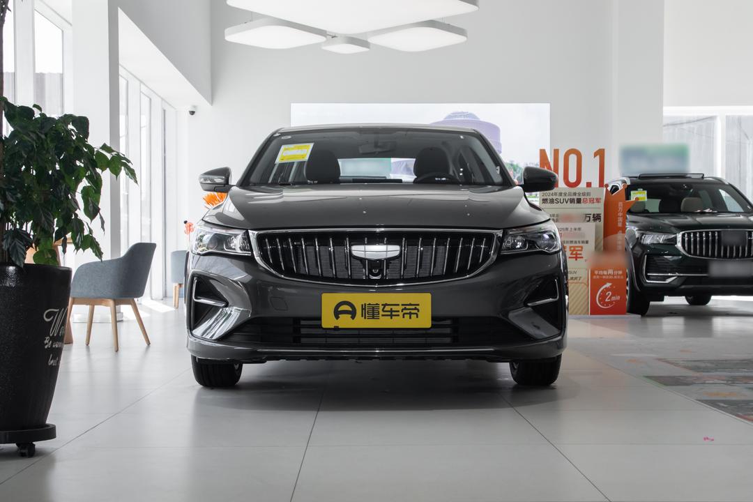 Geely Emgrand 2026, фото 2