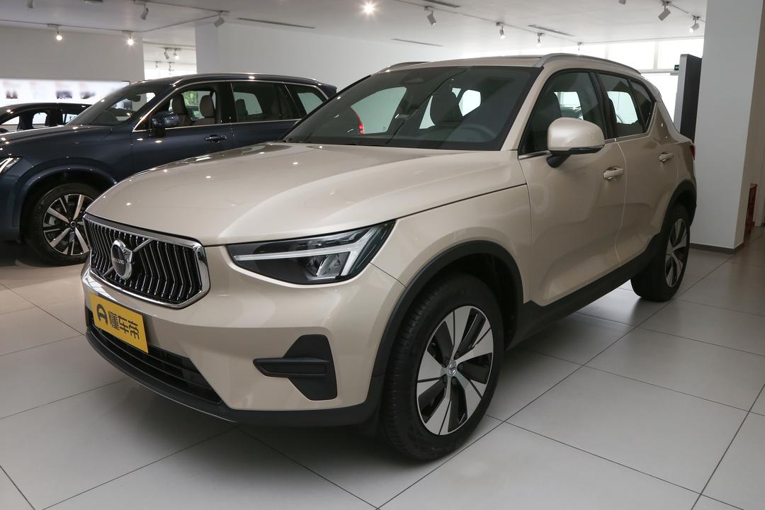 Volvo XC40 2026, фото 1