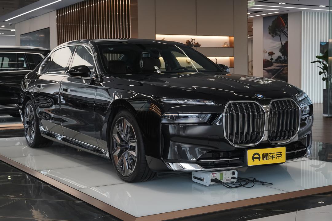 BMW 7-Series 2026, фото 3
