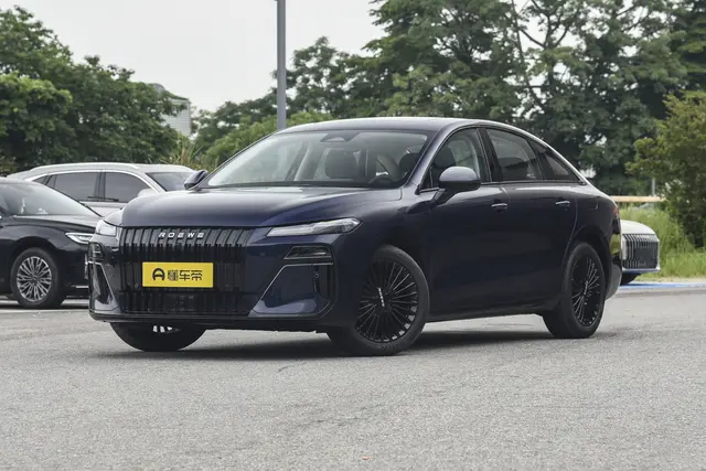 Roewe M7 DMH 2026 — купить из Китая под заказ