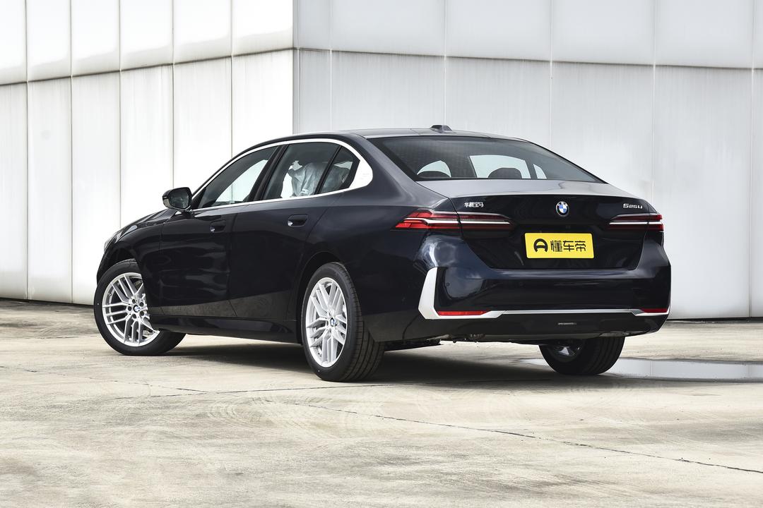 BMW 5 Series 2026, фото 5