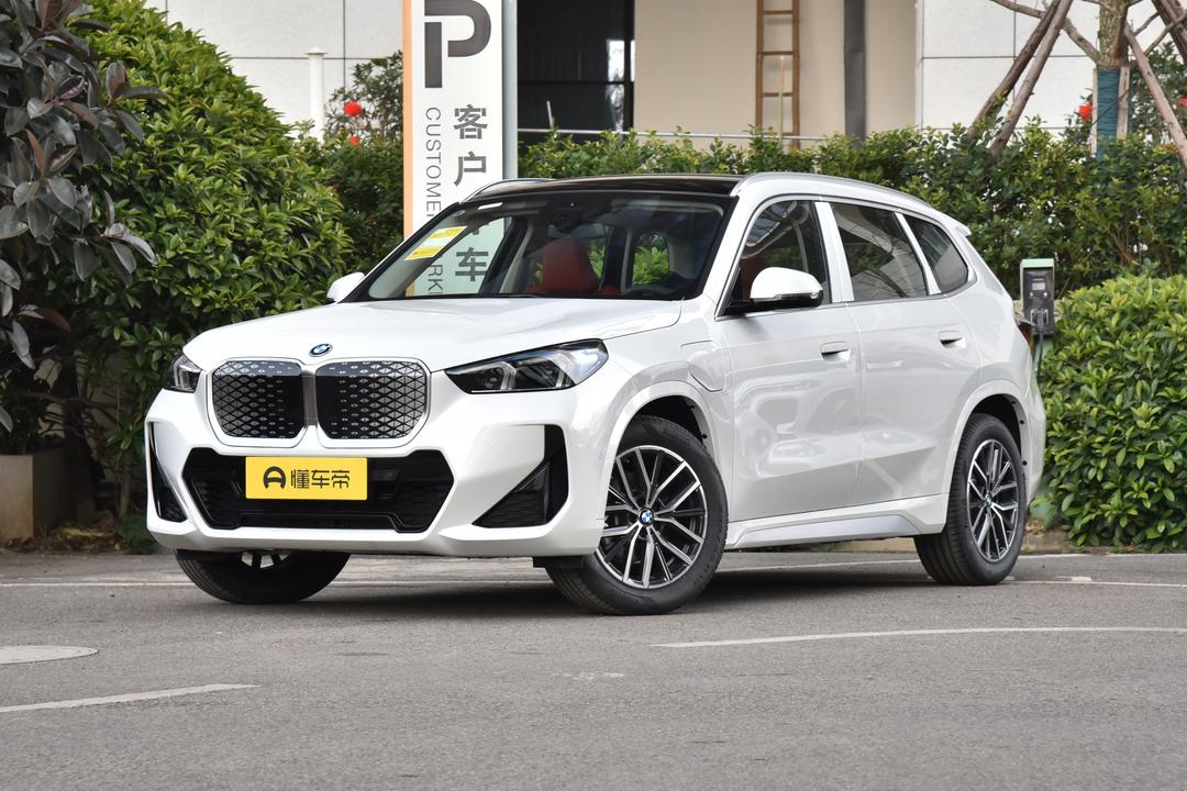 BMW iX1 2026, фото 1