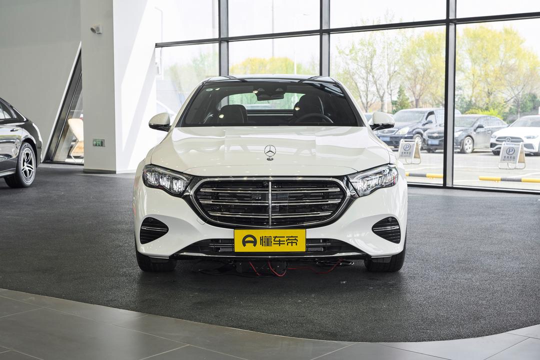 Mercedes-Benz E-Class 2026, фото 2