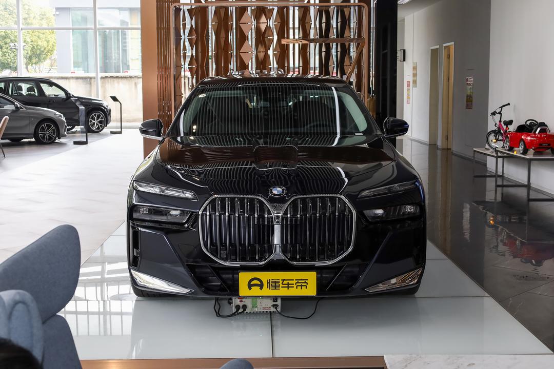 BMW 7-Series 2026, фото 2