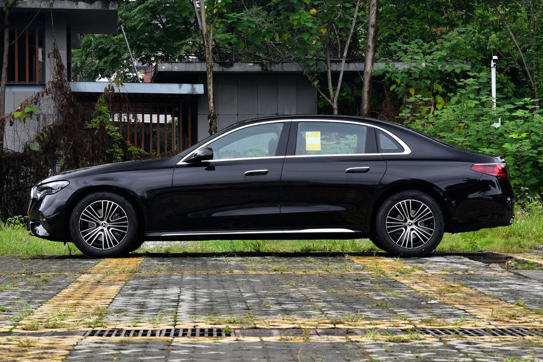 Mercedes-Benz E-Class 2026, фото 4