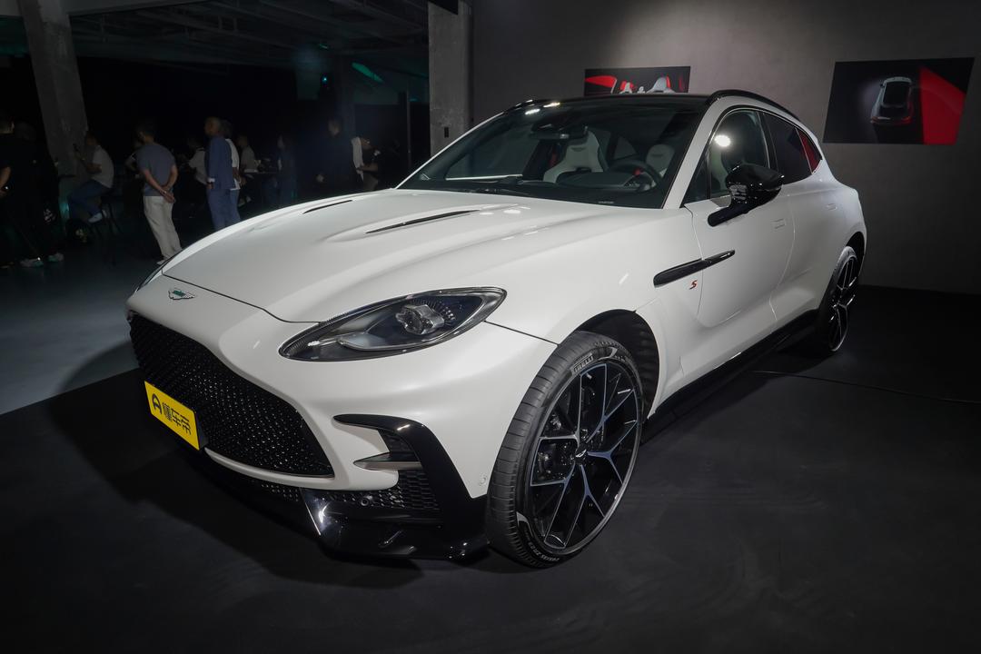 Aston Martin DBX