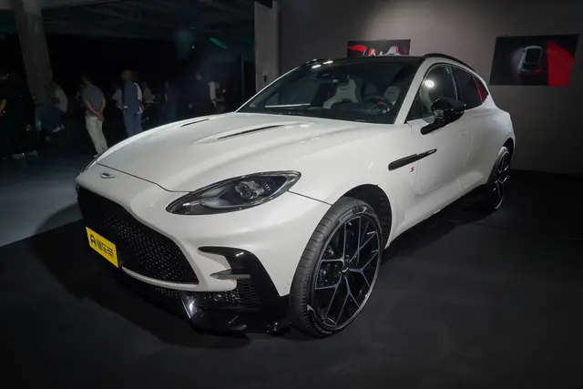Aston Martin DBX 2026 — купить из Китая под заказ
