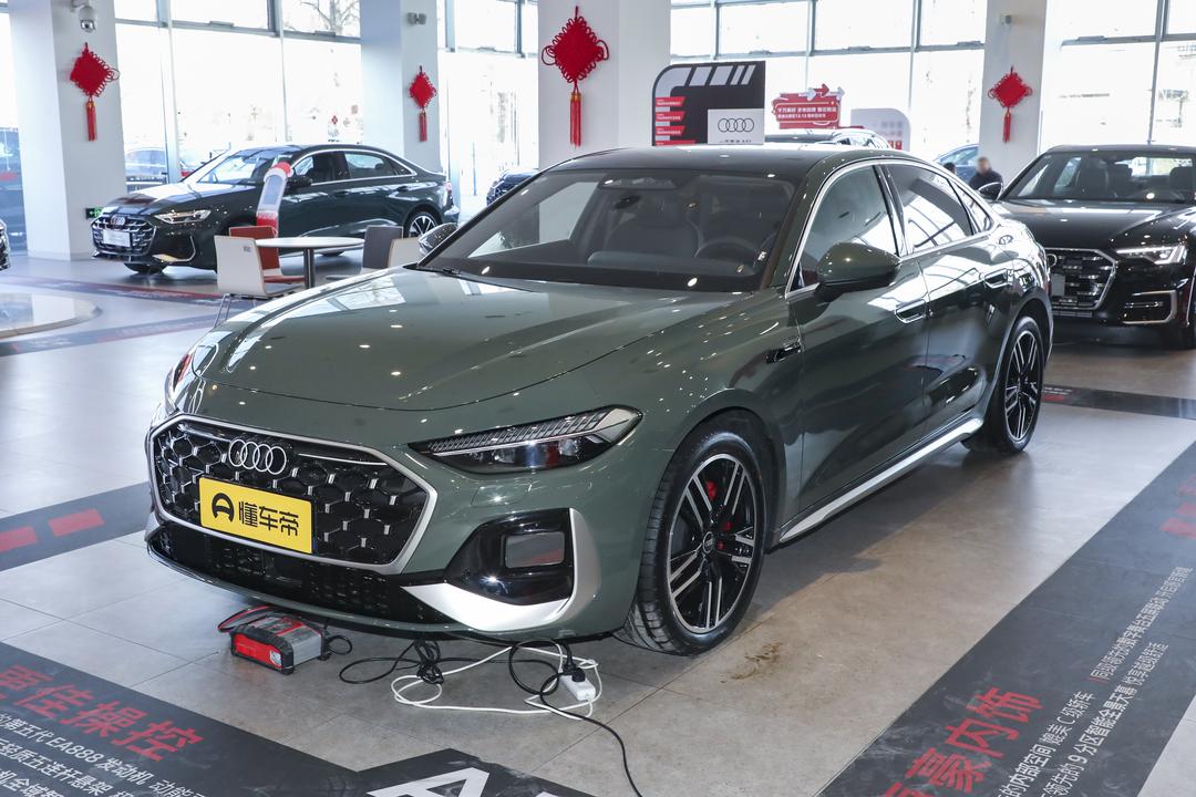 Audi A5L 2026, фото 1