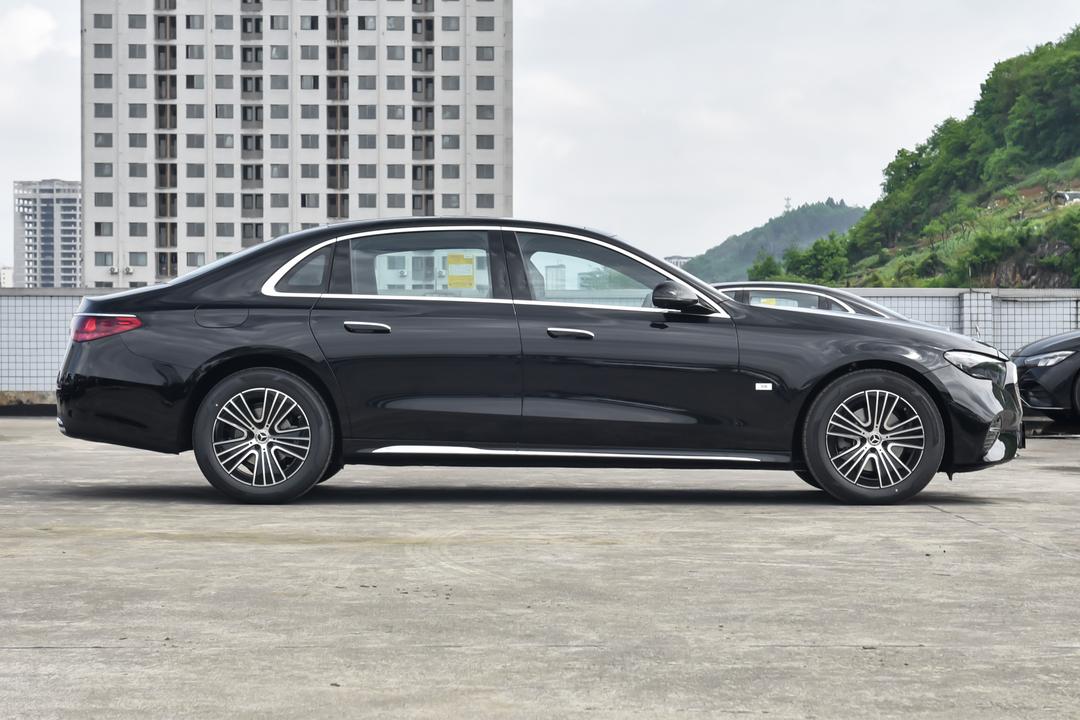 Mercedes-Benz E-Class 2026, фото 8