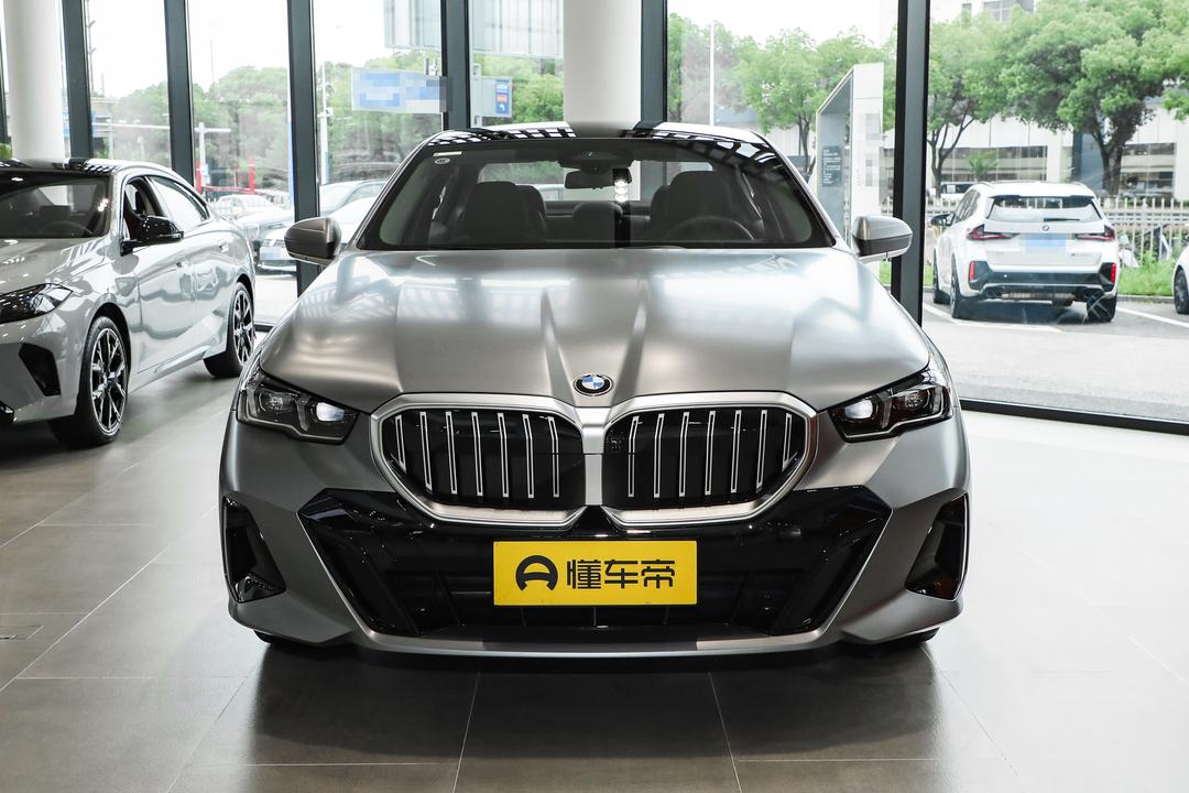 BMW 5 Series 2026, фото 2