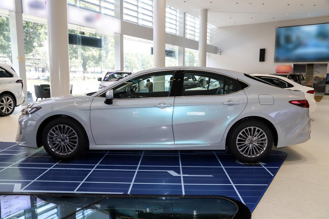 Toyota Camry 2026, фото 4