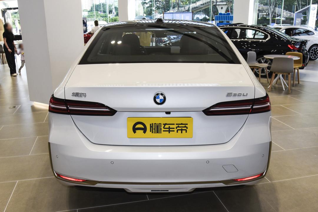 BMW 5 Series 2026, фото 6