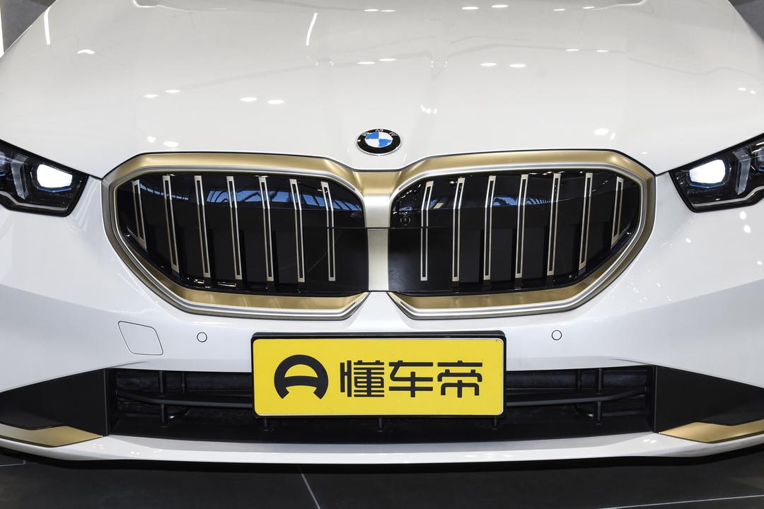 BMW 5 Series 2026, фото 10