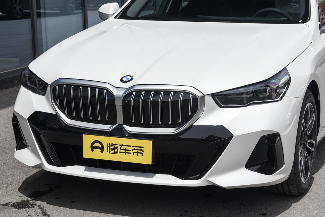 BMW 5 Series 2026, фото 9